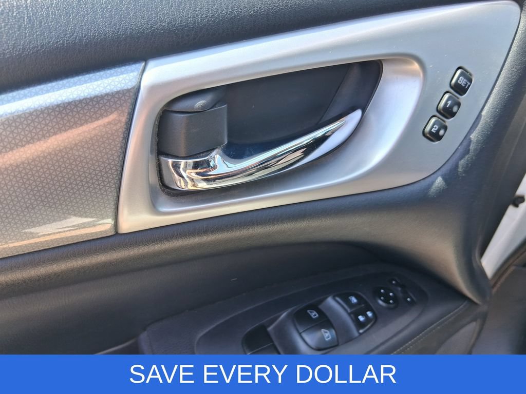 Used 2019 Nissan Pathfinder SL FWD image 9