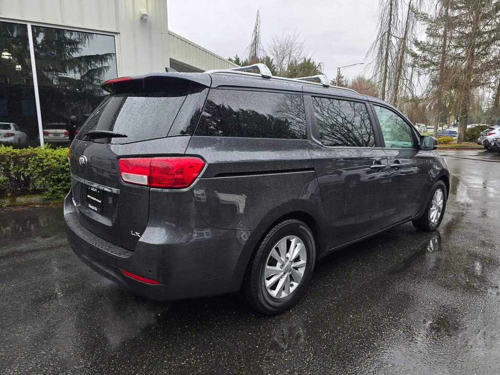 Used 2018 Kia Sedona LX w/ LX Essentials Premium Package image 3