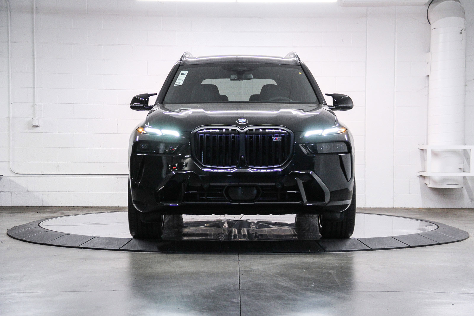 New 2026 BMW X7 M60i image 2