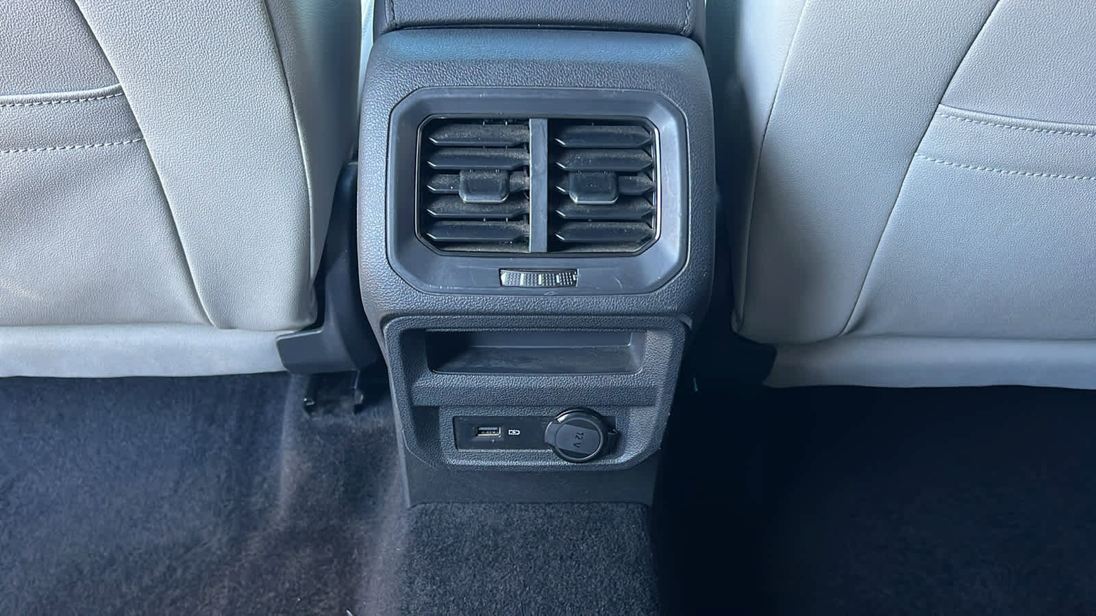 Used 2020 Volkswagen Tiguan SE R-Line image 25