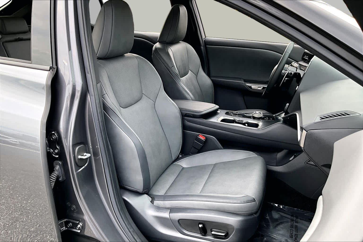 Used 2023 Lexus RZ 450e Premium w/ Technology Package AWD/4WD image 8