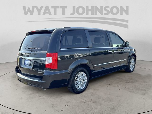 Used 2015 Chrysler Town & Country Limited Platinum image 5