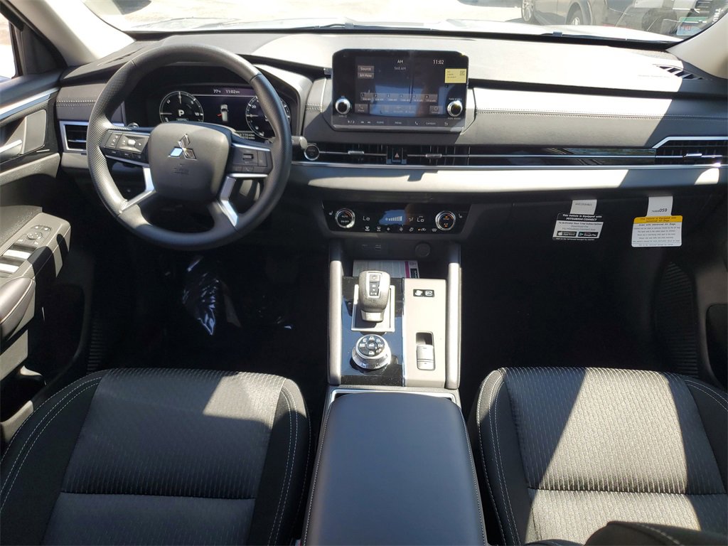New 2025 Mitsubishi Outlander ES image 16