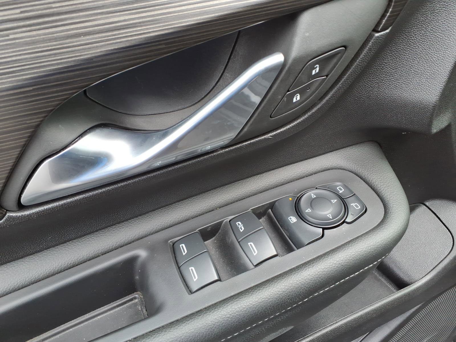 Certified 2024 GMC Terrain SLE w/ Driver Convenience Package image 12