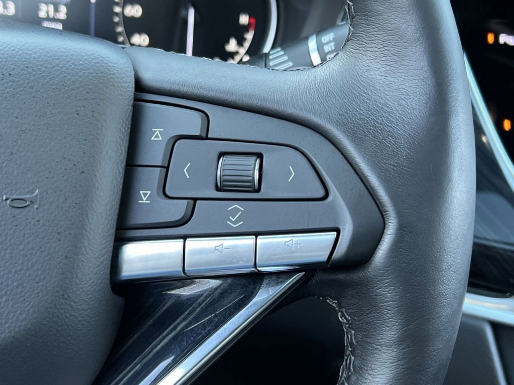 Used 2024 Cadillac XT6 Premium Luxury image 30