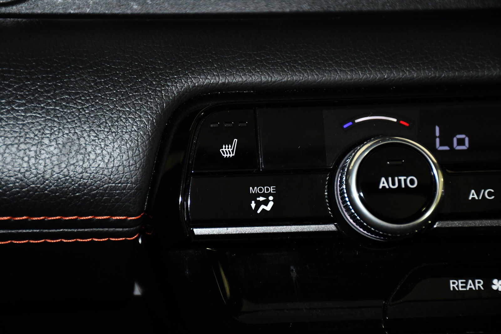 Used 2025 Honda Pilot TrailSport image 31