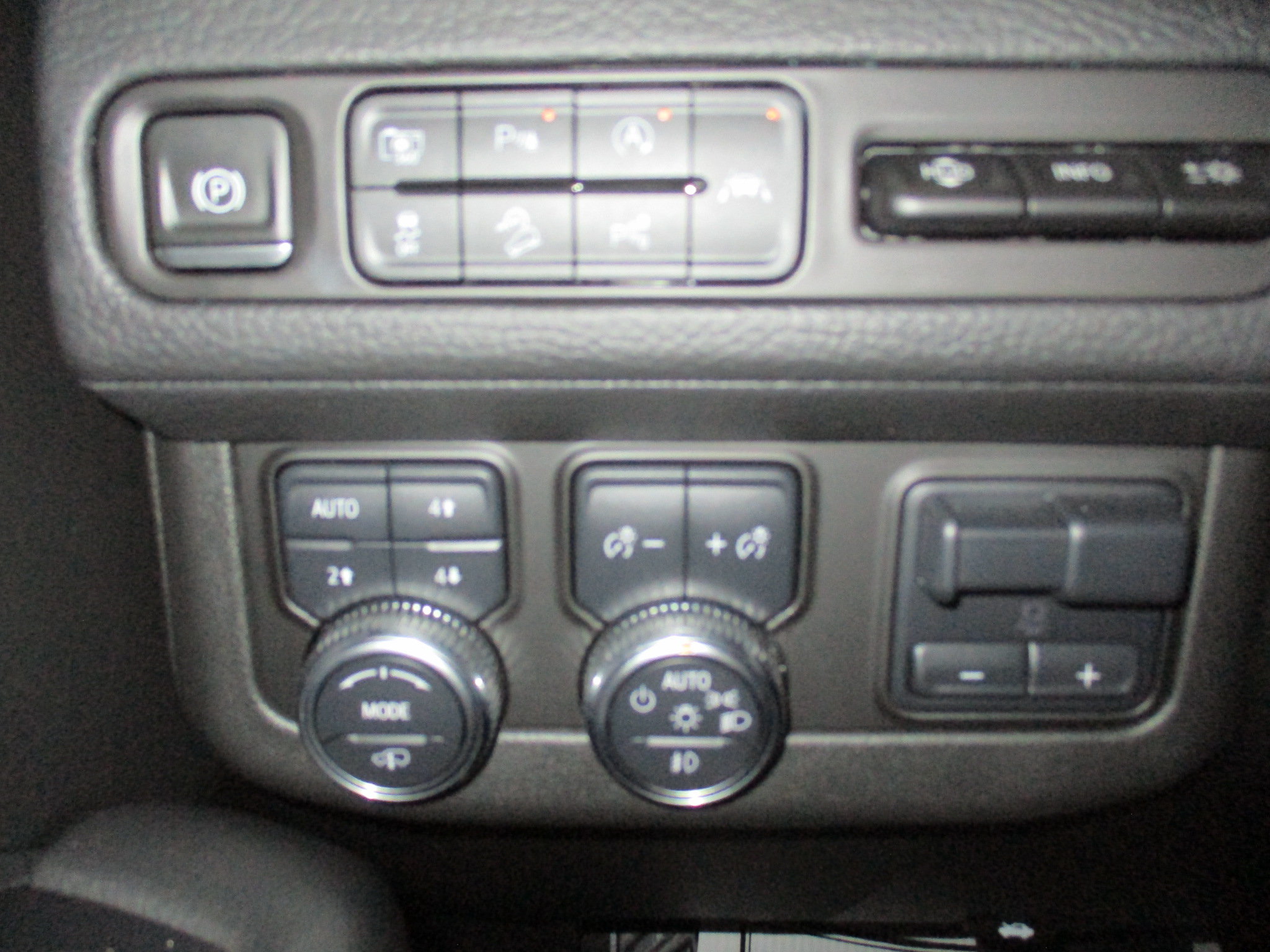 Certified 2024 GMC Yukon Denali w/ Advanced Technology Package AWD/4WD image 35
