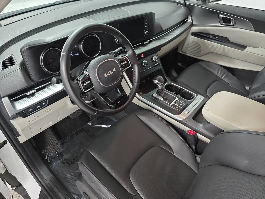 Used 2022 Kia Carnival LX FWD image 4
