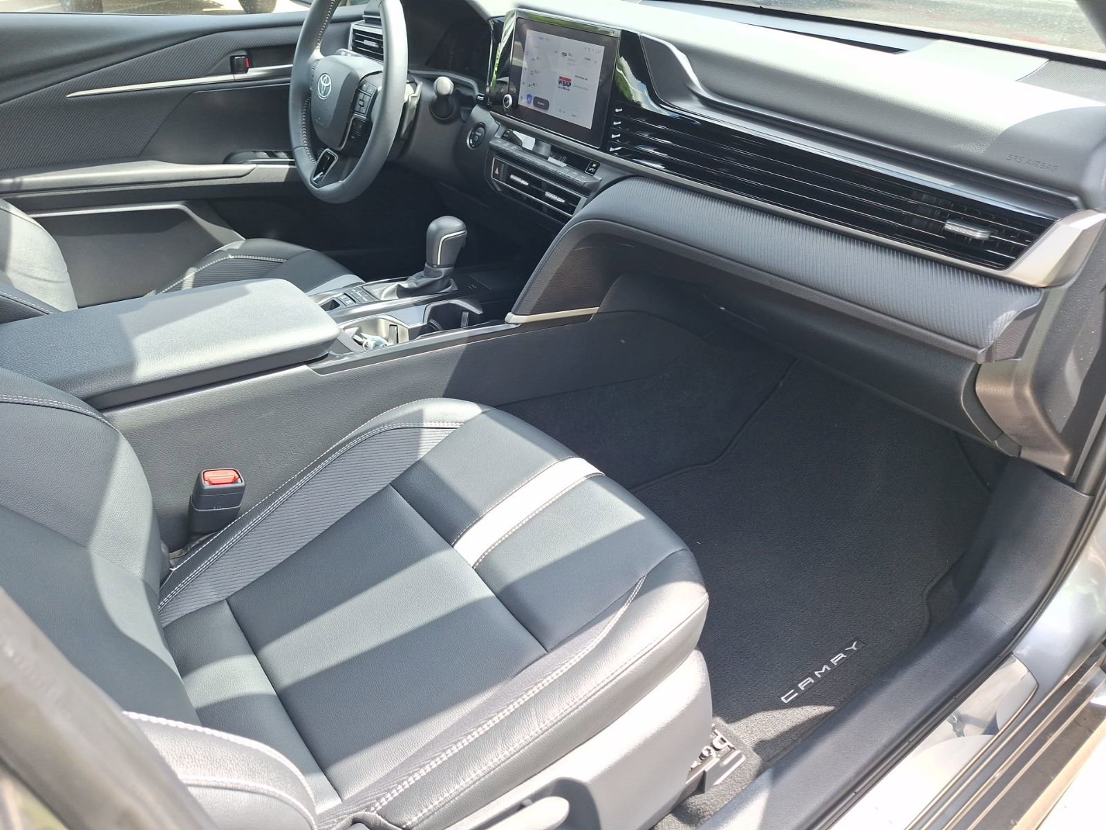 Used 2025 Toyota Camry SE w/ Convenience Package FWD image 32