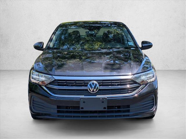 Used 2023 Volkswagen Jetta SE w/ Panoramic Sunroof Package FWD image 2