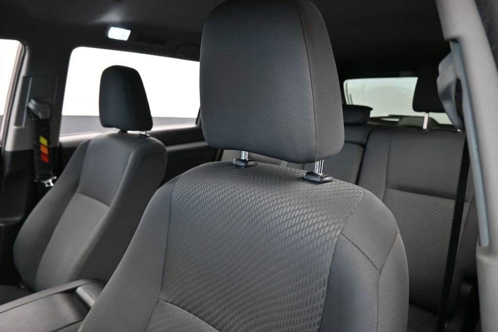 Used 2019 Toyota Highlander LE FWD image 16