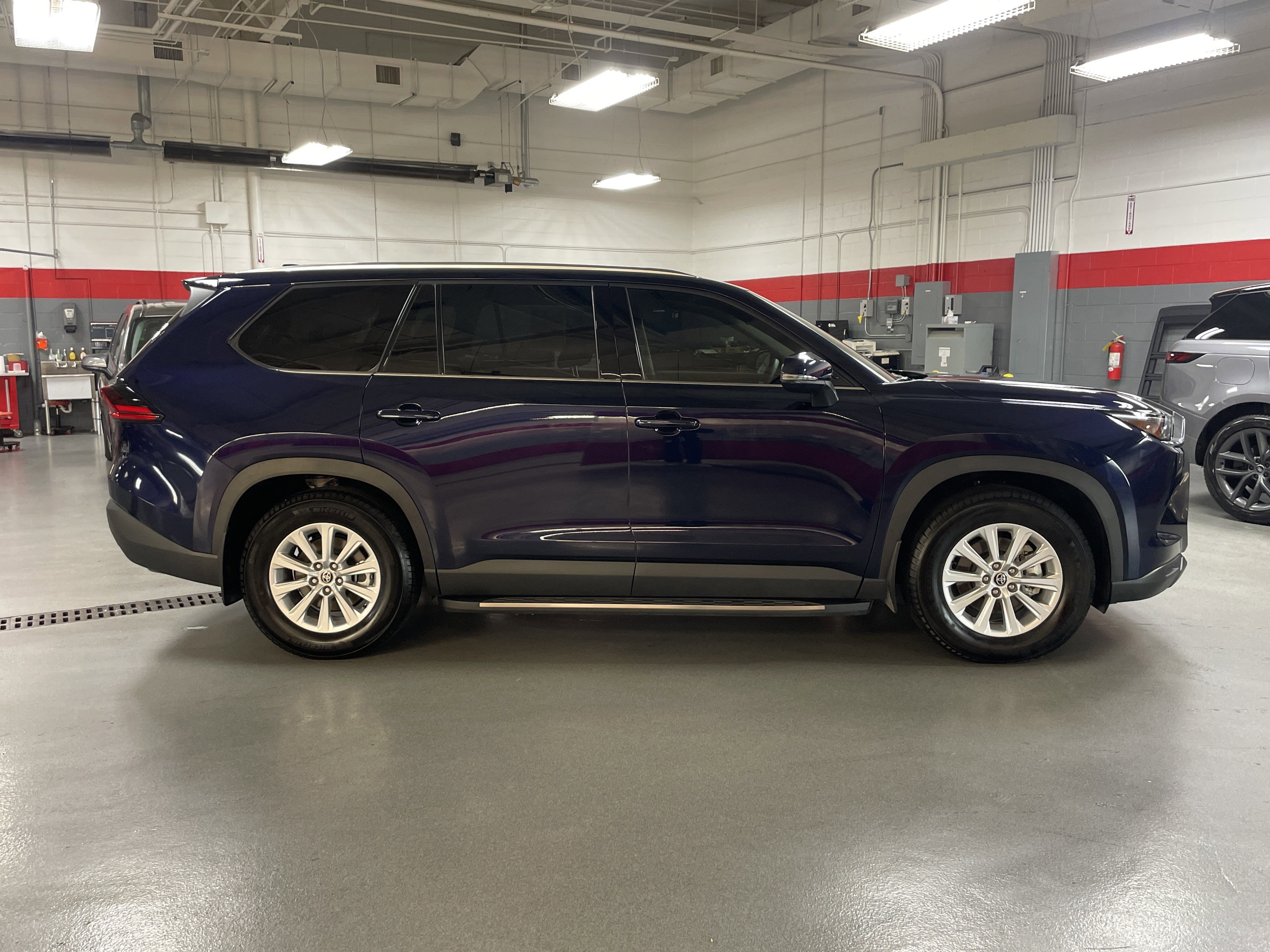 Used 2025 Toyota Grand Highlander FWD image 11