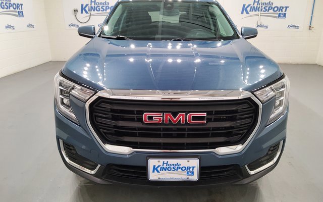 Used 2024 GMC Terrain SLE image 8