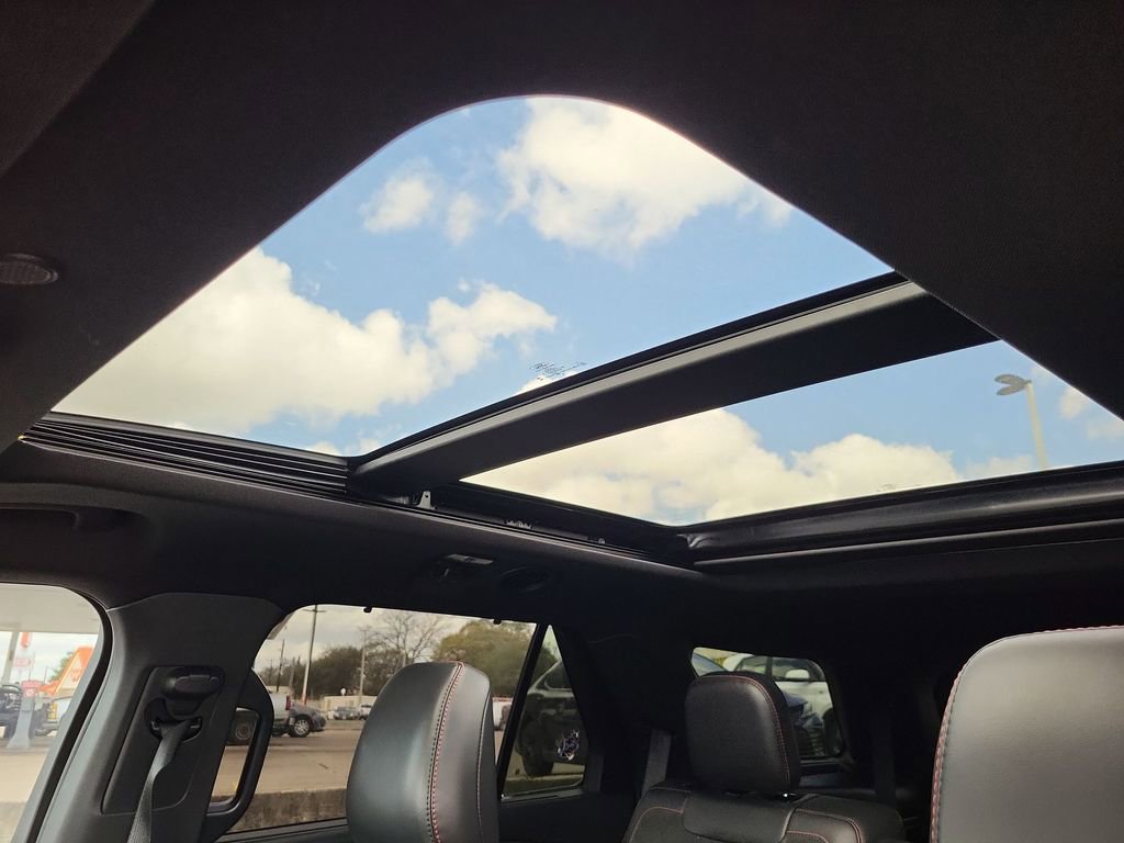 Used 2025 Ford Explorer ST image 16