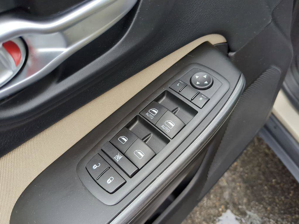 Used 2015 Jeep Cherokee Latitude w/ Cold Weather Group image 12