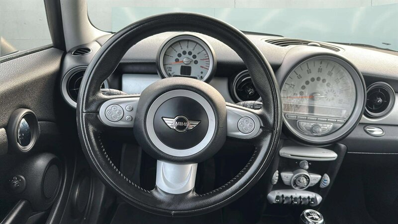 Used 2010 MINI Cooper Hardtop FWD image 11