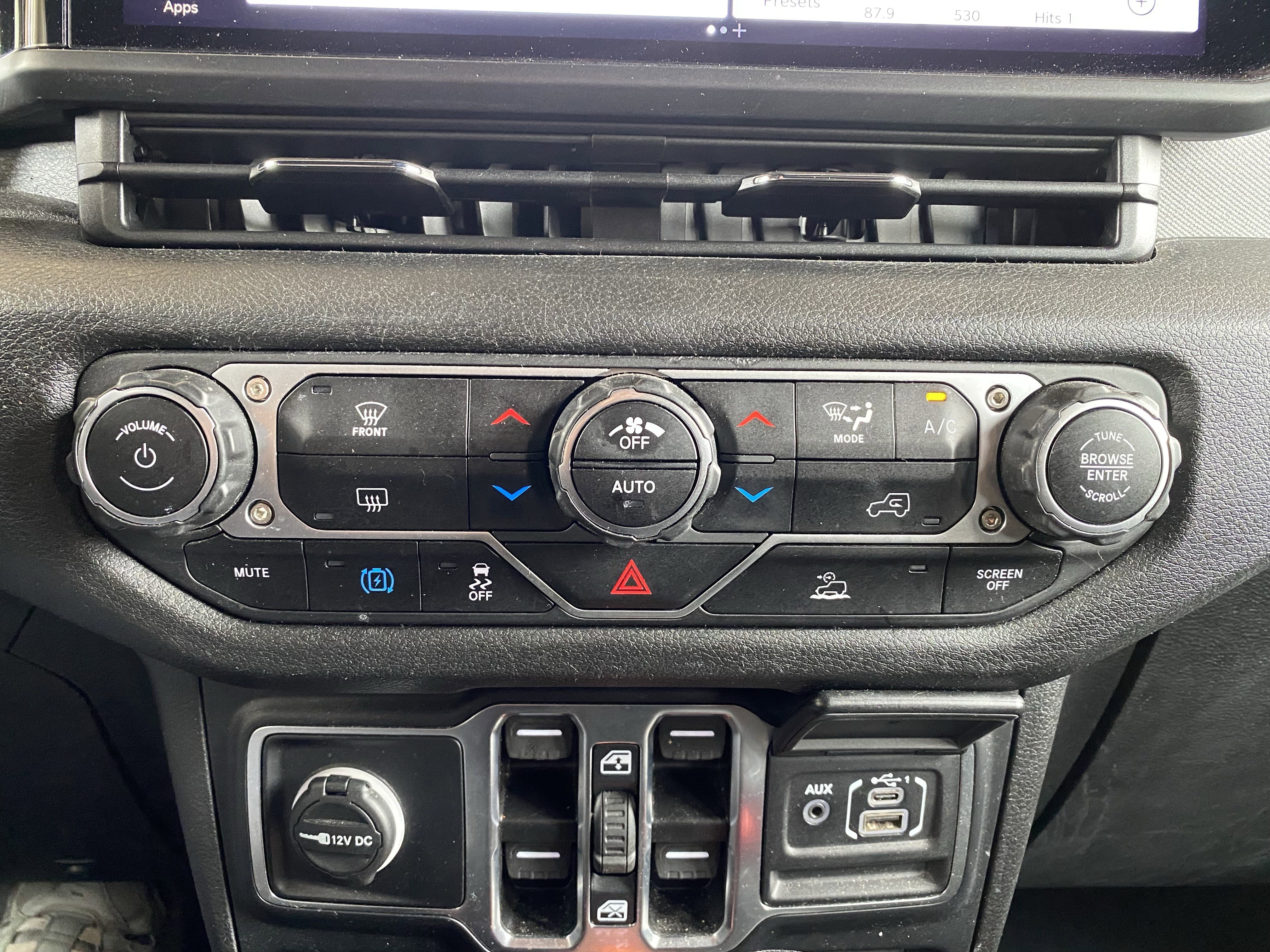 Used 2024 Jeep Wrangler Unlimited w/ Technology Group AWD/4WD image 41