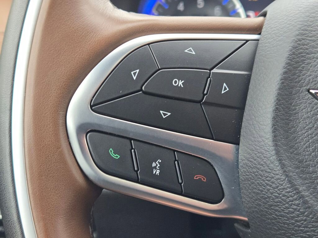 Used 2020 Chrysler Pacifica Limited w/ Advanced Safetytec Group FWD image 27
