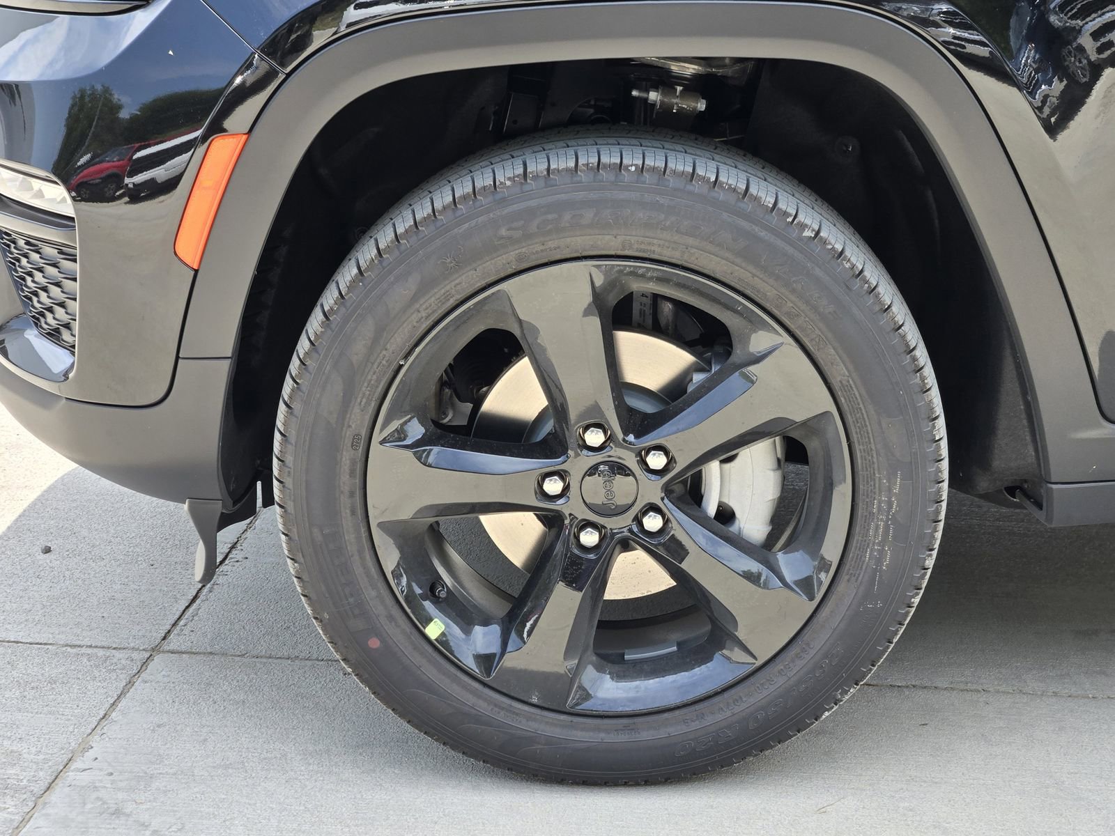 New 2025 Jeep Grand Cherokee Limited w/ Black Appearance Package image 11