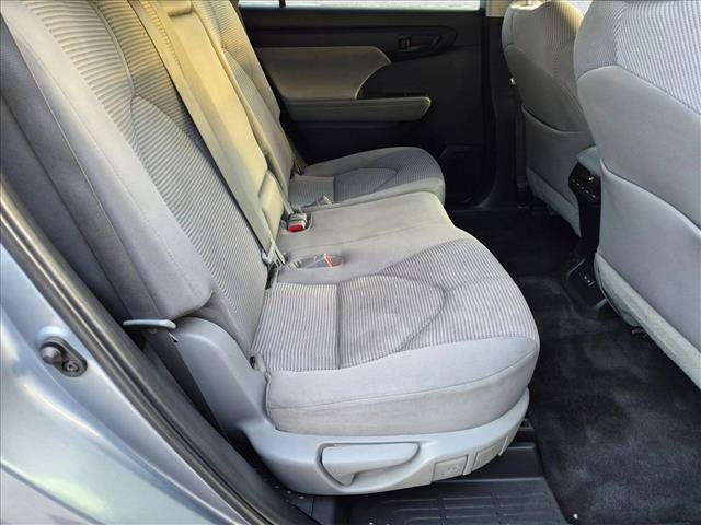 Used 2023 Toyota Highlander LE FWD image 18
