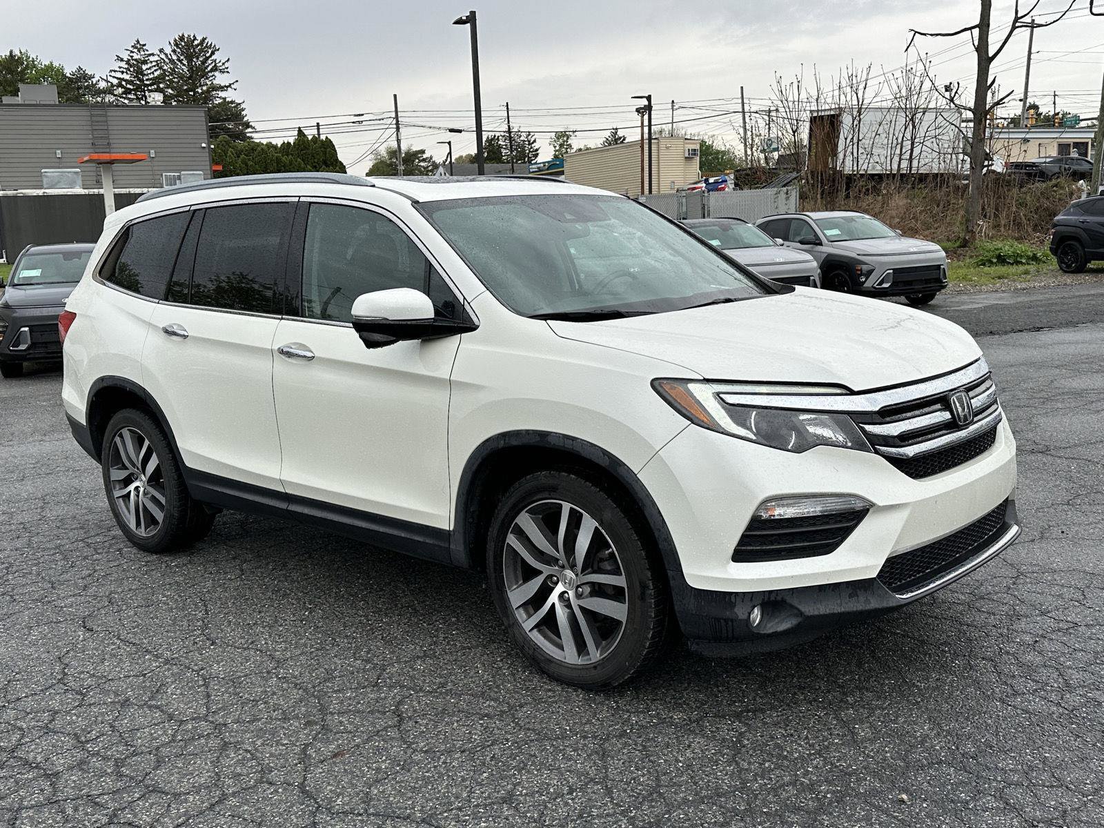Used 2017 Honda Pilot Touring image 2