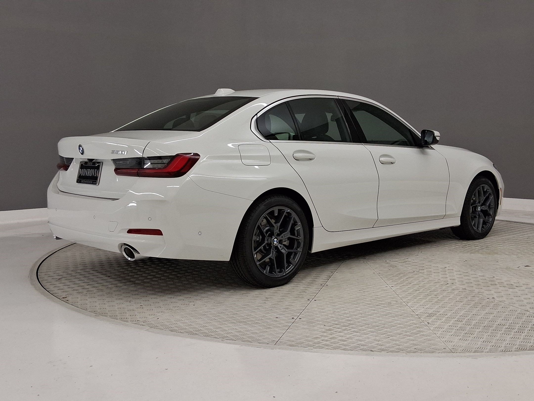 New 2026 BMW 330i Sedan w/ Convenience Package RWD image 9