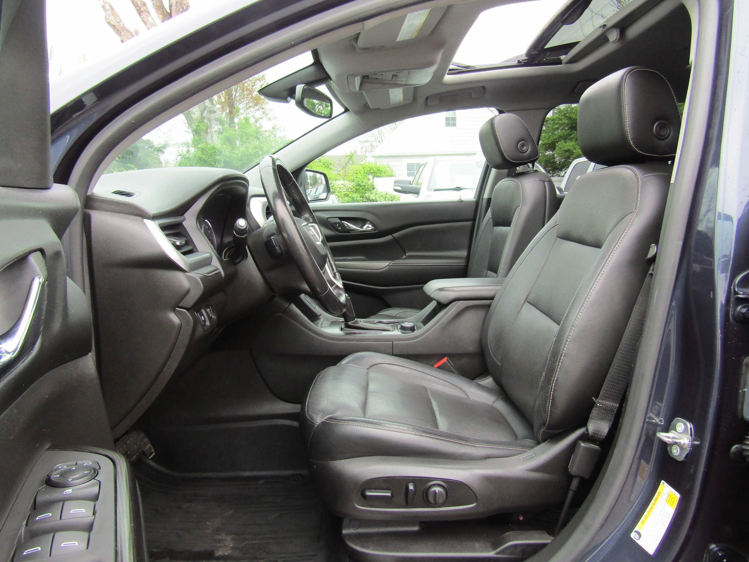 Used 2018 GMC Acadia SLT AWD/4WD image 10