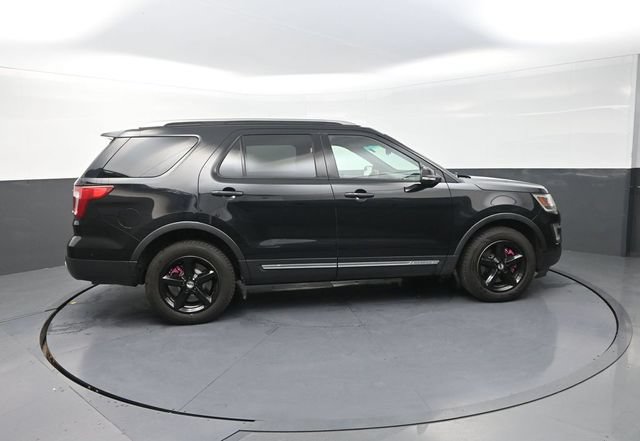 Used 2017 Ford Explorer XLT AWD/4WD image 9