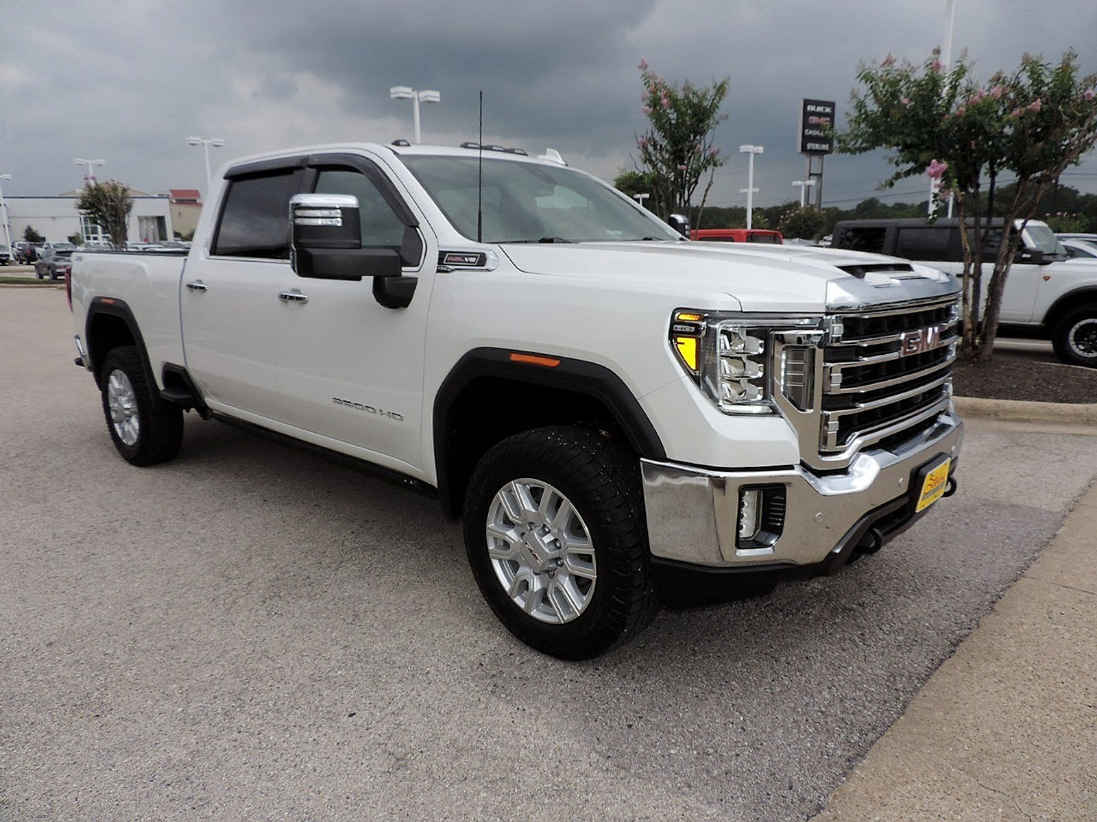 Certified 2021 GMC Sierra 2500 SLT w/ SLT Preferred Package AWD/4WD image 3