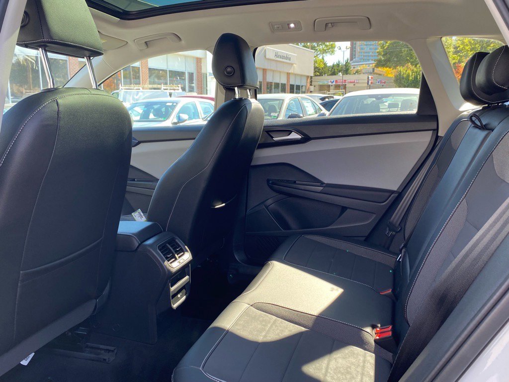 Used 2022 Volkswagen Taos SE w/ Panoramic Sunroof Package image 19