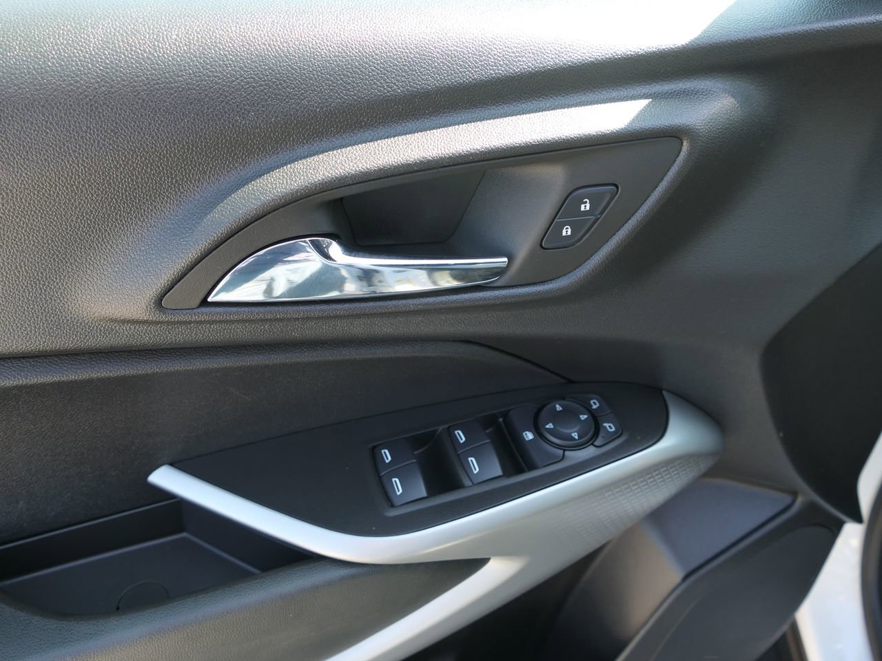 Used 2024 Chevrolet Trax RS w/ Driver Confidence Package image 14