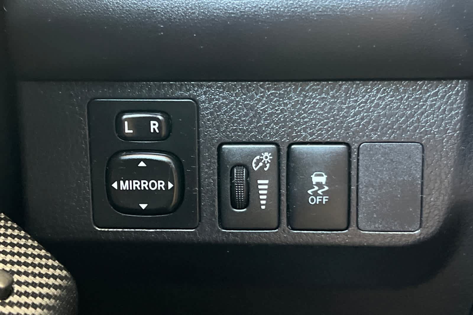 Used 2014 Toyota RAV4 XLE FWD image 28