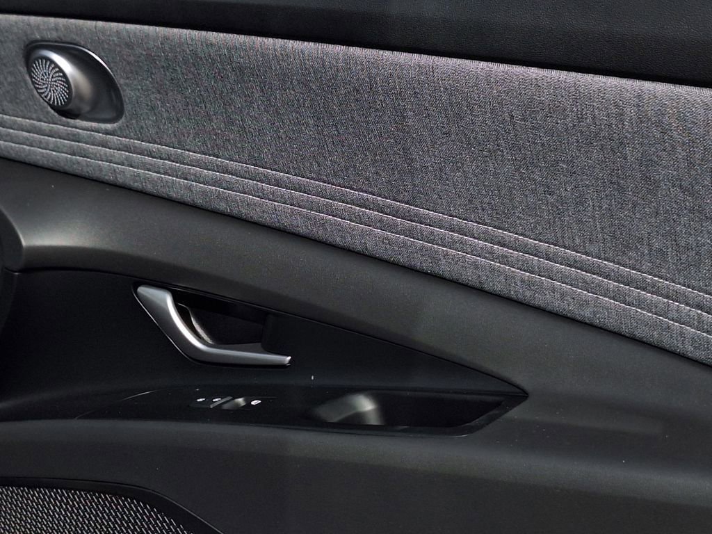 New 2026 Hyundai Elantra Limited image 27