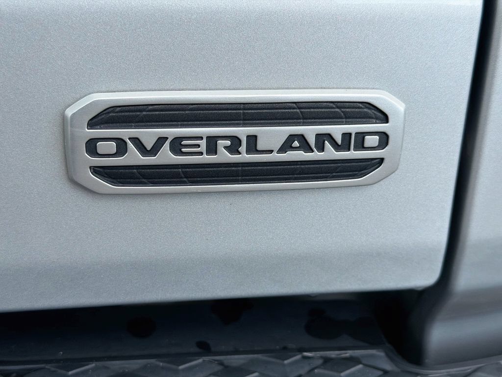 Used 2022 Jeep Gladiator Overland w/ Popular Equipment Package AWD/4WD image 11