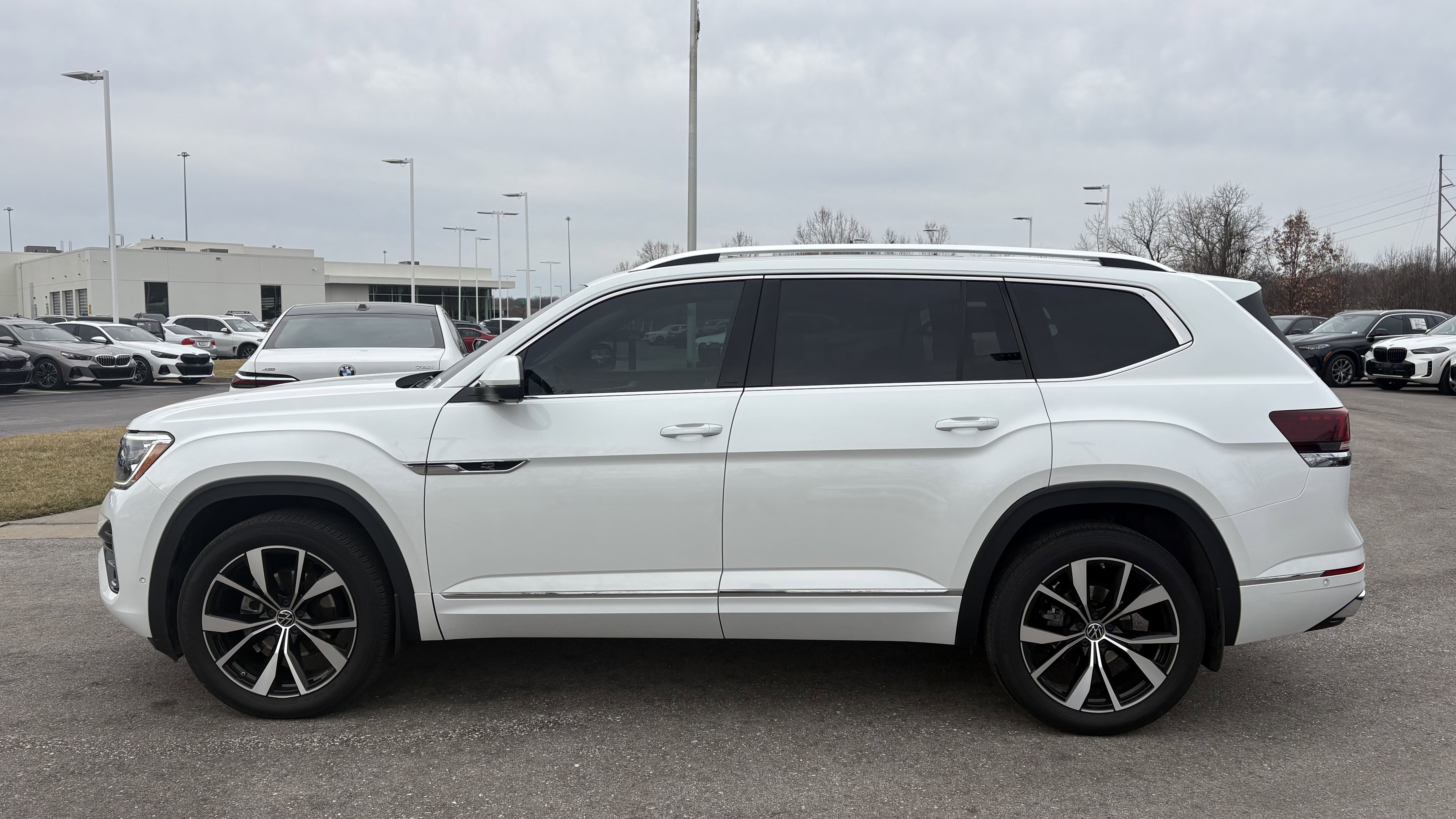 Used 2024 Volkswagen Atlas SEL Premium R-Line AWD/4WD image 7