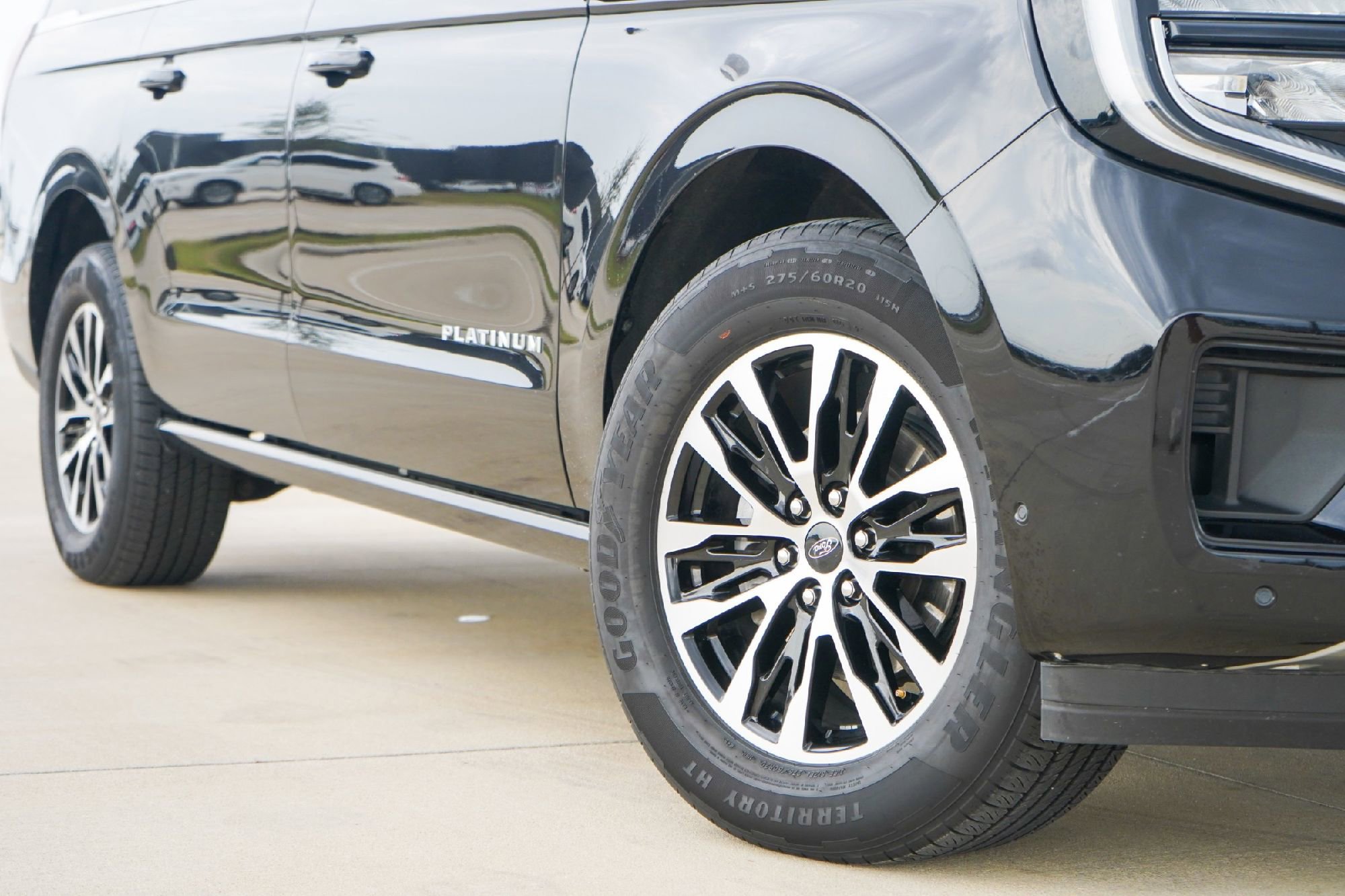 Used 2025 Ford Expedition Max Platinum image 2