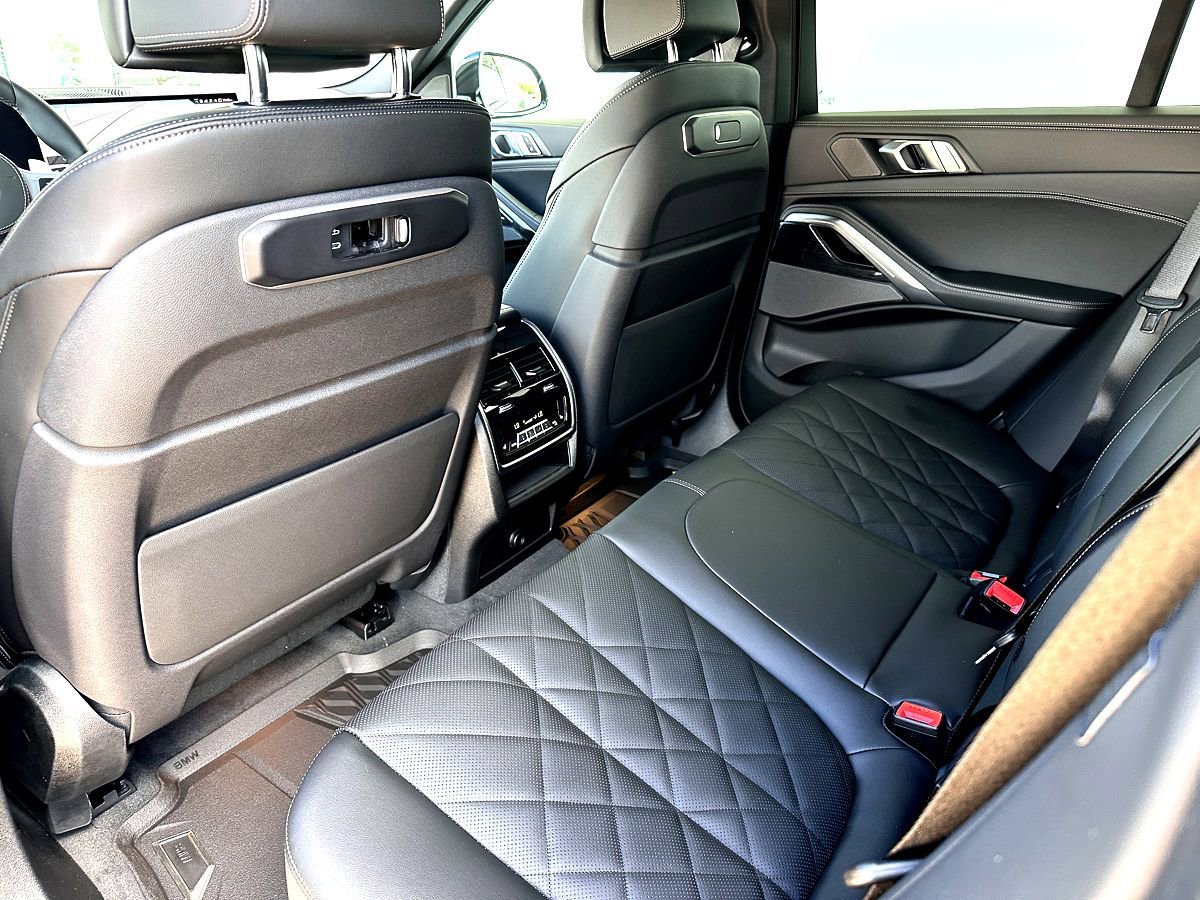 New 2026 BMW X6 xDrive40i w/ Climate Comfort Package image 18