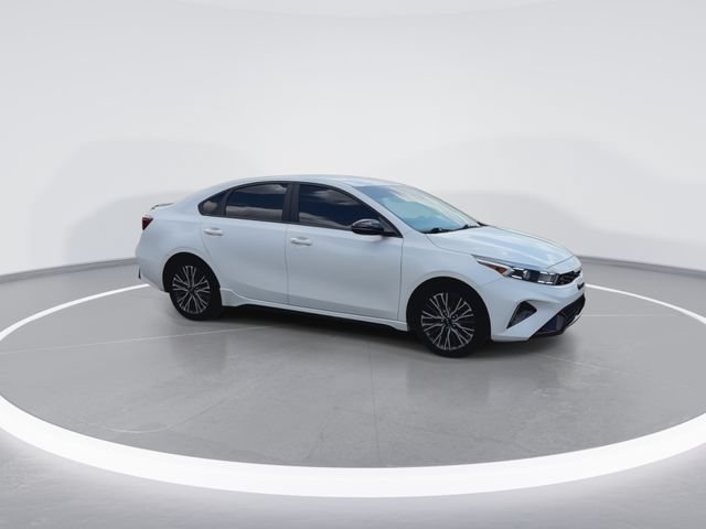 Used 2022 Kia Forte GT-Line FWD image 2