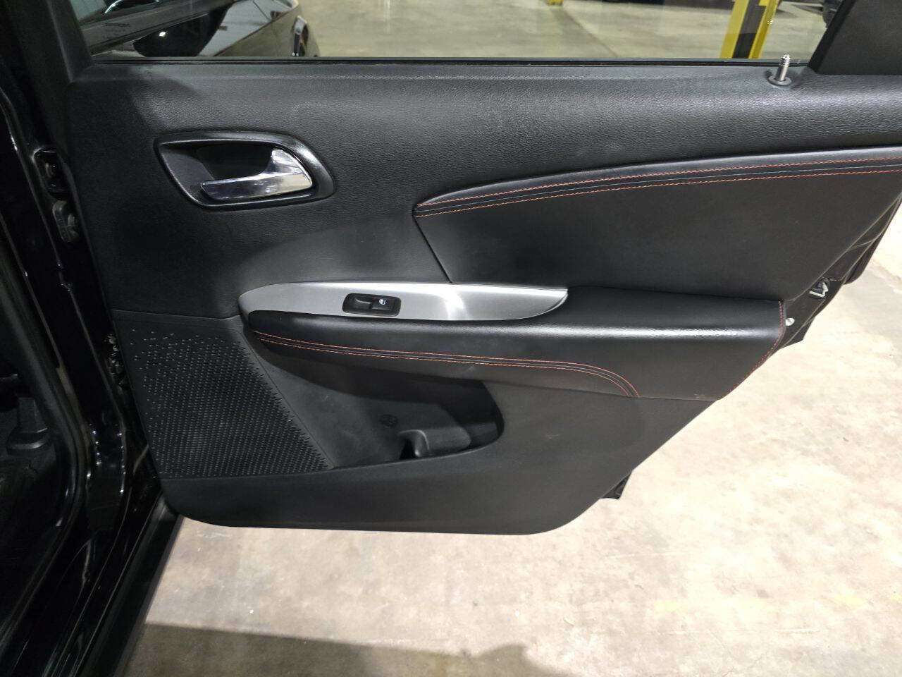 Used 2015 Dodge Journey R/T w/ Flexible Seating Group image 31