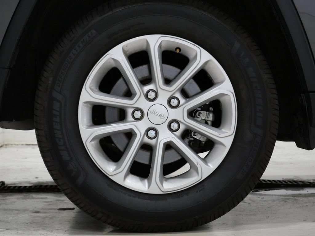 Used 2021 Jeep Grand Cherokee Laredo AWD/4WD image 9