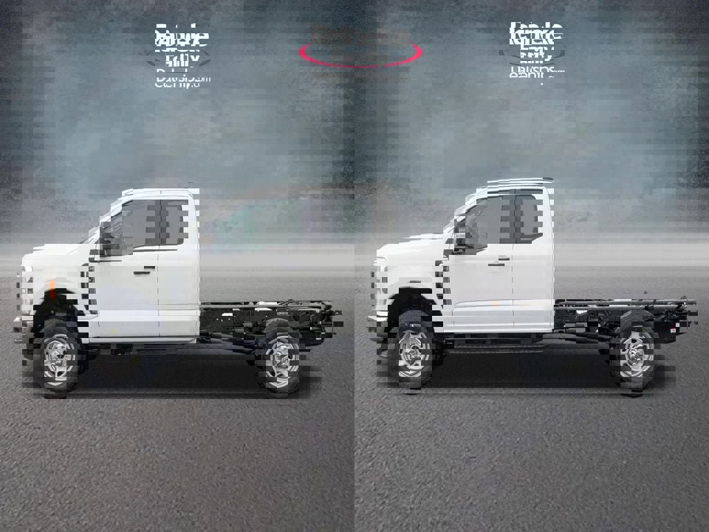 New 2026 Ford F350 XL w/ XL Chrome Package image 8