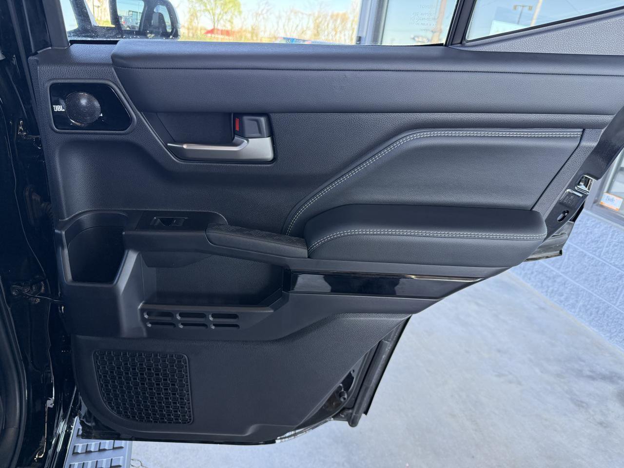 Used 2025 Toyota 4Runner Limited AWD/4WD image 37