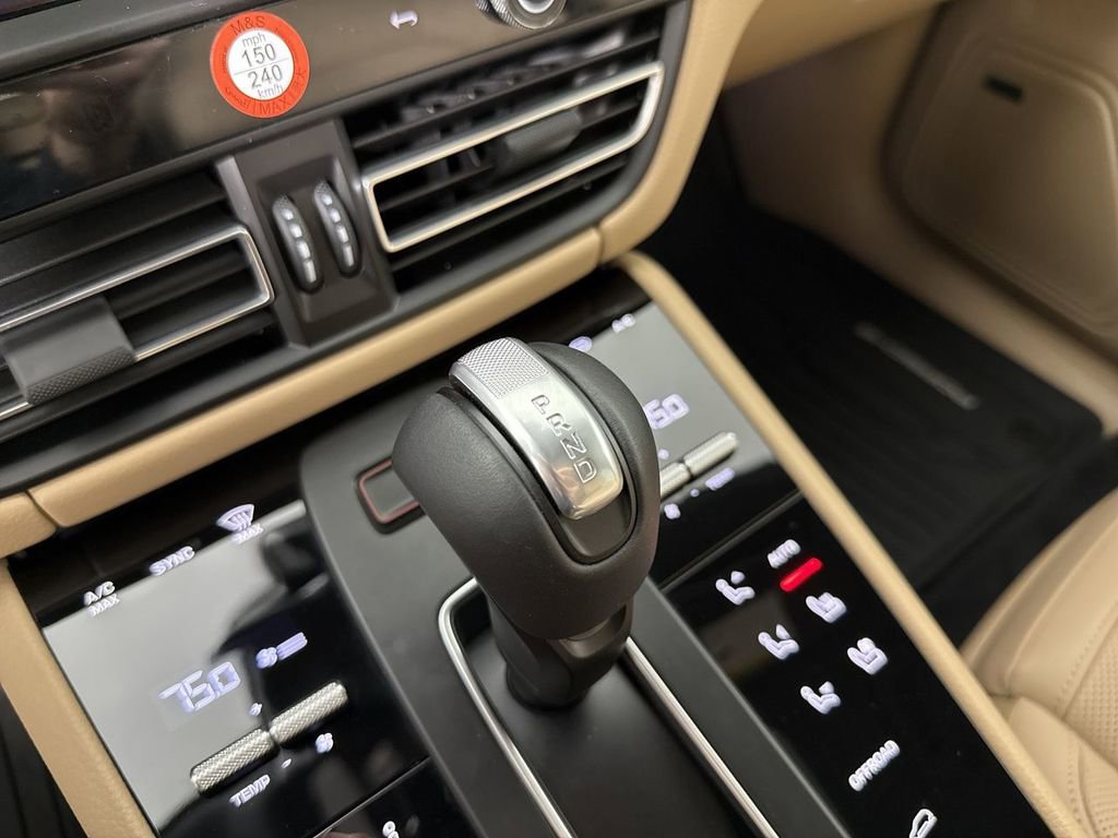 Certified 2025 Porsche Macan image 32