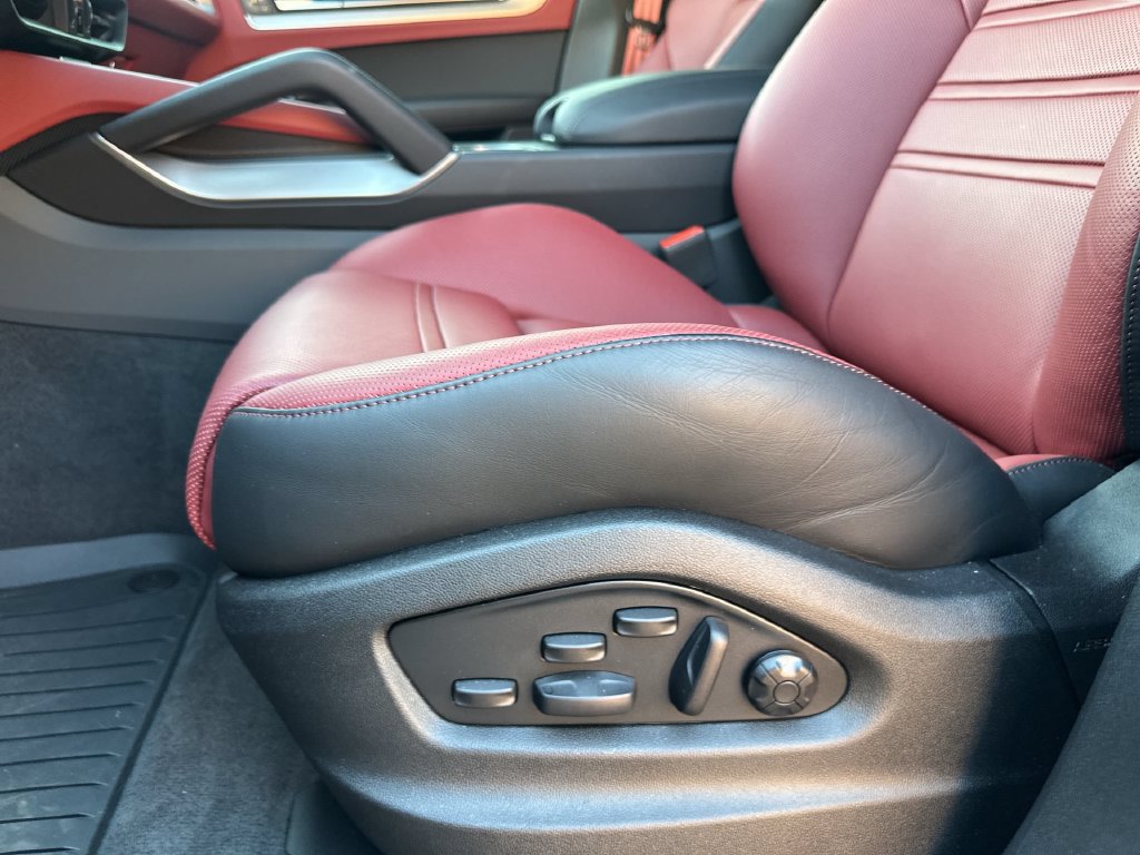 Used 2025 Porsche Cayenne GTS AWD/4WD image 14