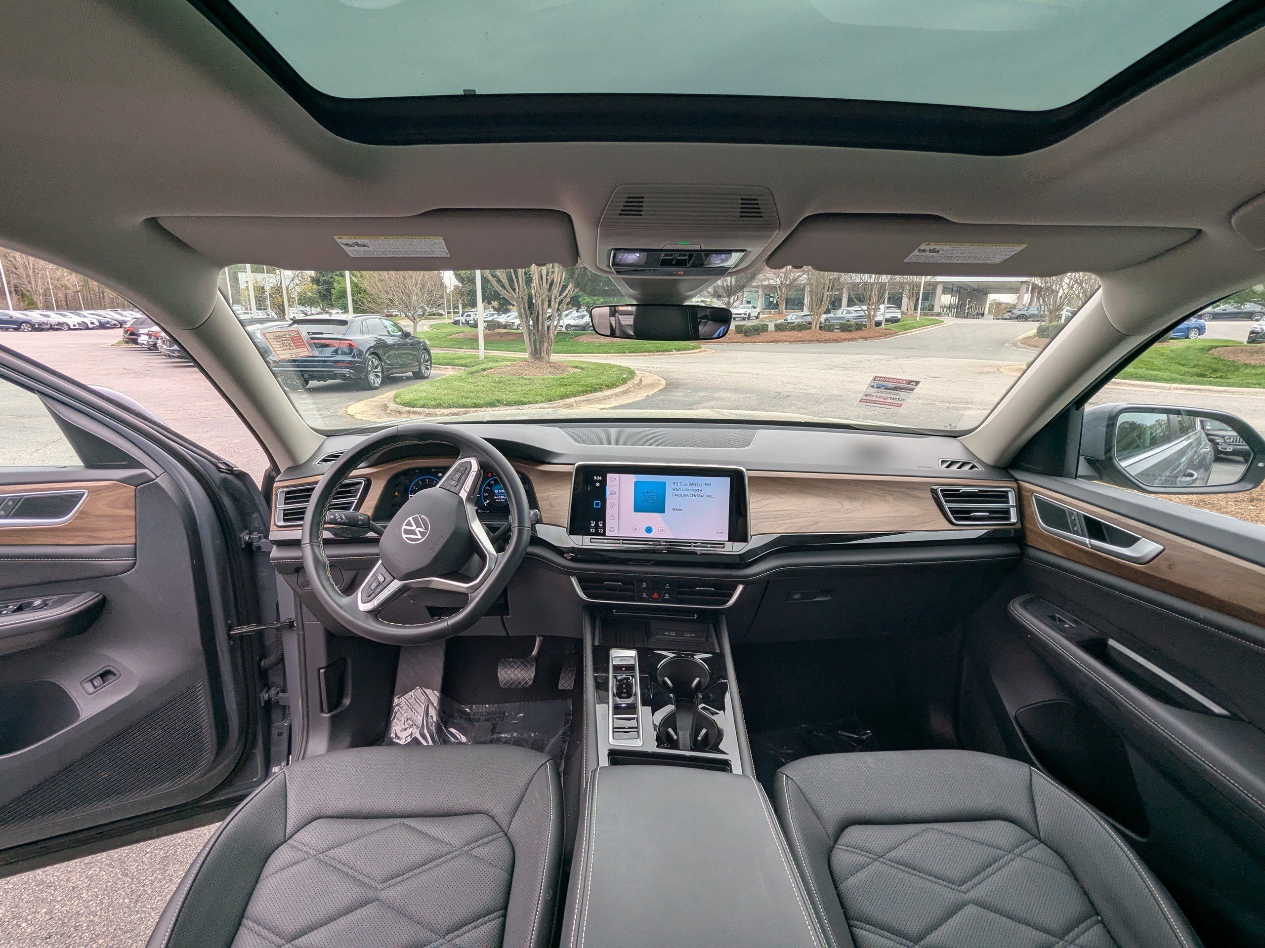 Used 2025 Volkswagen Atlas SE image 12