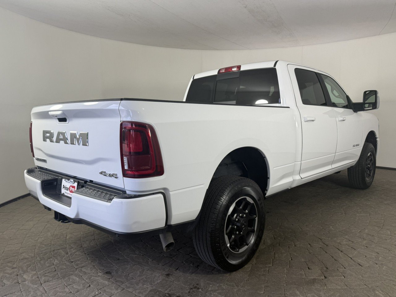 Used 2026 RAM 2500 Laramie AWD/4WD image 9