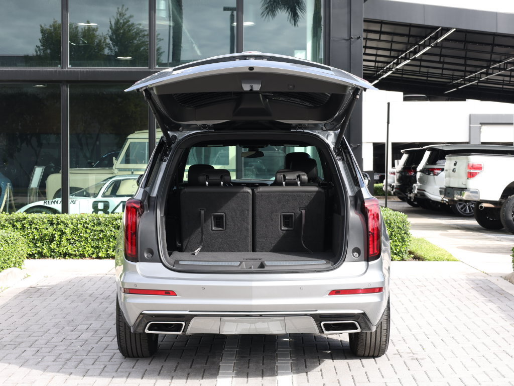 Used 2025 Cadillac XT6 Luxury FWD image 7