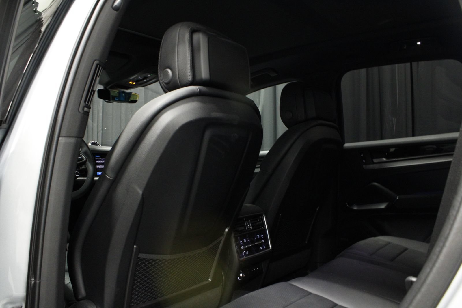 Certified 2025 Porsche Cayenne AWD/4WD image 18