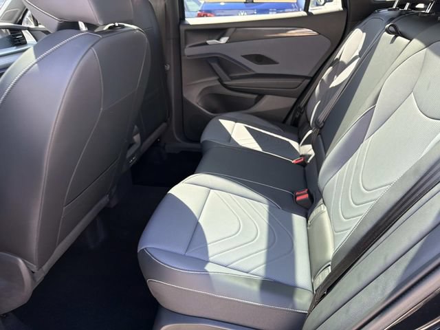 Certified 2025 Volkswagen Tiguan SE R-Line FWD image 10