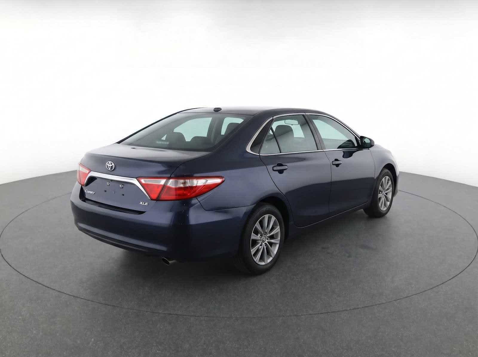 Used 2017 Toyota Camry XLE w/ Convenience Package FWD image 5
